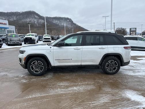 2022 Jeep Grand Cherokee 4xe Trailhawk