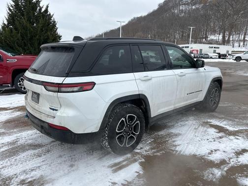 2022 Jeep Grand Cherokee 4xe Trailhawk