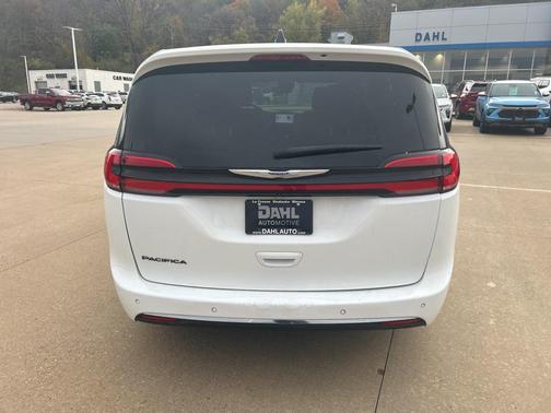 2025 Chrysler Pacifica L