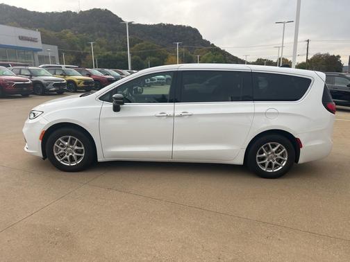 2025 Chrysler Pacifica L