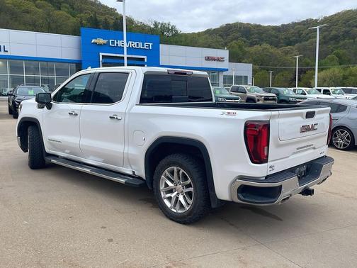 White Frost Tricoat 2022 GMC Sierra 1500 SLT