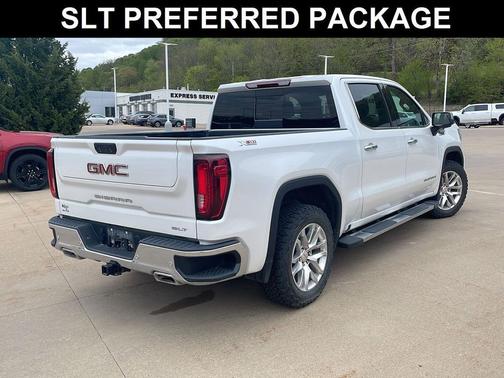 White Frost Tricoat 2022 GMC Sierra 1500 SLT