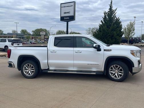 White Frost Tricoat 2022 GMC Sierra 1500 SLT