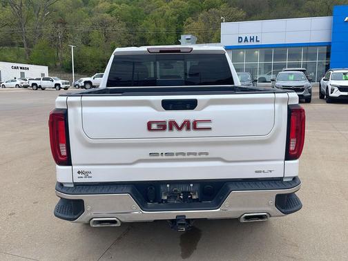 White Frost Tricoat 2022 GMC Sierra 1500 SLT