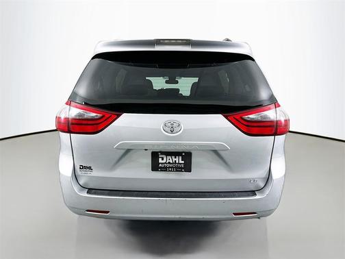 2020 Toyota Sienna LE