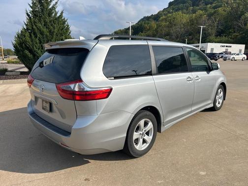 2020 Toyota Sienna LE