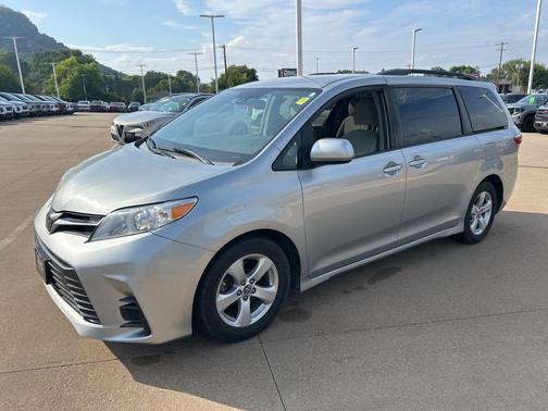 2020 Toyota Sienna LE