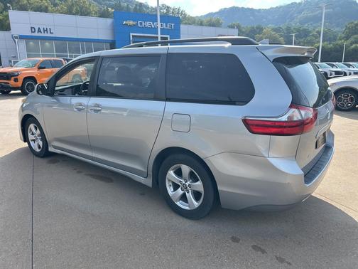 2020 Toyota Sienna LE