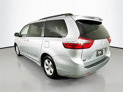 2020 Toyota Sienna LE