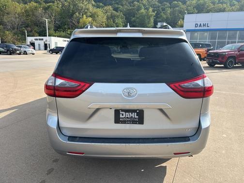 2020 Toyota Sienna LE