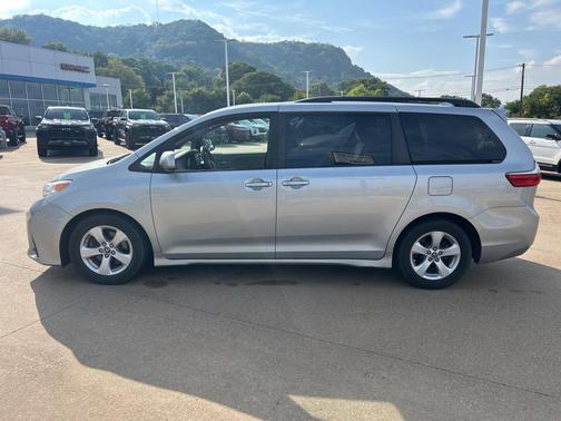 2020 Toyota Sienna LE