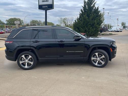 Diamond Black Crystal Pearlcoat 2022 Jeep Grand Cherokee 4xe Base