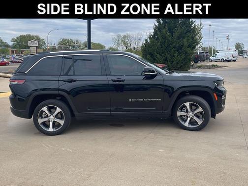 Diamond Black Crystal Pearlcoat 2022 Jeep Grand Cherokee 4xe Base
