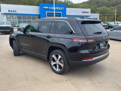 Diamond Black Crystal Pearlcoat 2022 Jeep Grand Cherokee 4xe Base