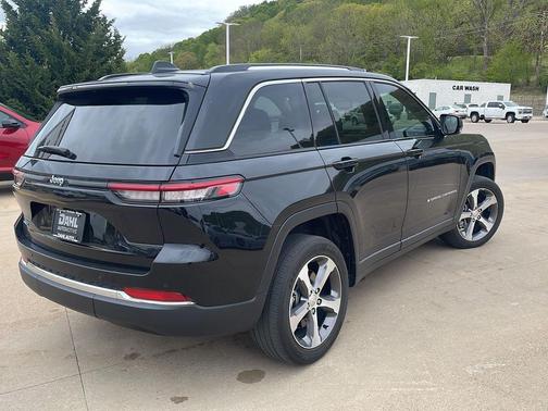 Diamond Black Crystal Pearlcoat 2022 Jeep Grand Cherokee 4xe Base