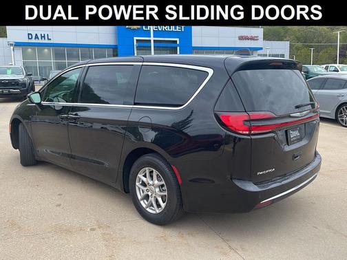 Diamond Black Crystal Pearlcoat 2025 Chrysler Pacifica L