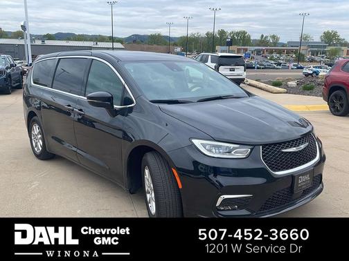 Diamond Black Crystal Pearlcoat 2025 Chrysler Pacifica L