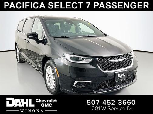 Diamond Black Crystal Pearlcoat 2025 Chrysler Pacifica L