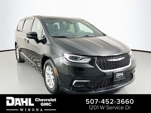 Diamond Black Crystal Pearlcoat 2025 Chrysler Pacifica L