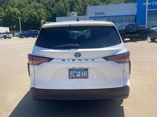 Super White 2021 Toyota Sienna LE