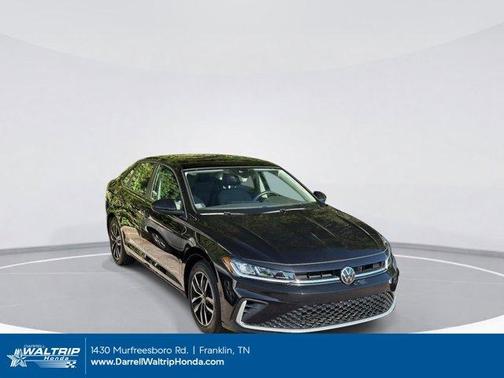 Deep Black Pearl Effect 2025 Volkswagen Jetta 1.5T SE