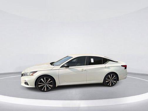 White 2022 Nissan Altima 2.5 SR