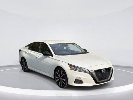 White 2022 Nissan Altima 2.5 SR