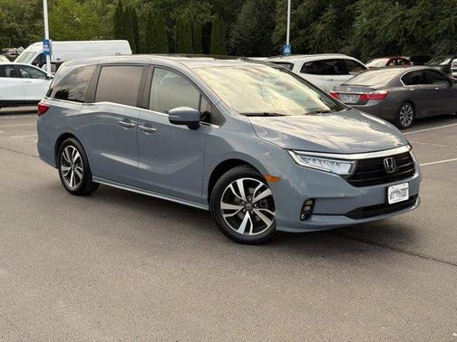 Sonic Gray Pearl 2023 Honda Odyssey Touring