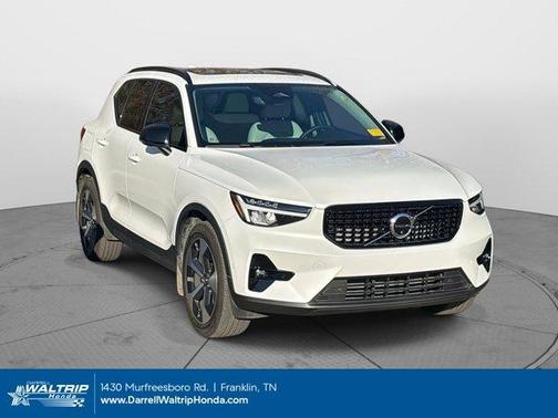 2023 Volvo XC40 B5 Plus Dark Theme