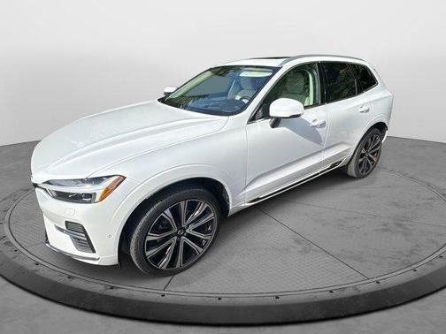 2023 Volvo XC60 B5 Ultimate Bright Theme