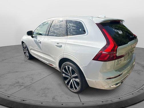 2023 Volvo XC60 B5 Ultimate Bright Theme