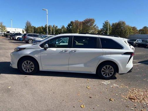 2024 Toyota Sienna XLE