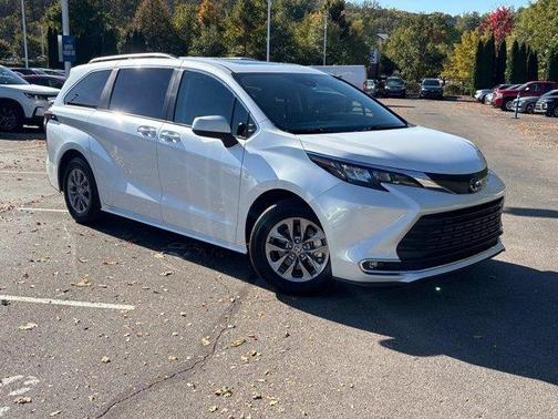 2024 Toyota Sienna XLE