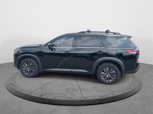 2023 Nissan Pathfinder SV
