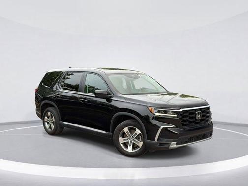 Crystal Black Pearl 2023 Honda Pilot EX-L 8-Passenger