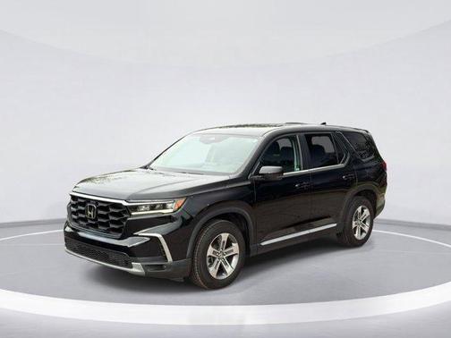 Crystal Black Pearl 2023 Honda Pilot EX-L 8-Passenger