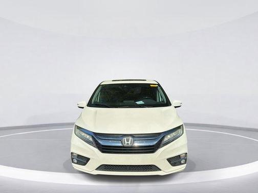 White Diamond Pearl 2018 Honda Odyssey Elite