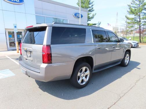 Pepperdust Metallic 2017 Chevrolet Suburban LT