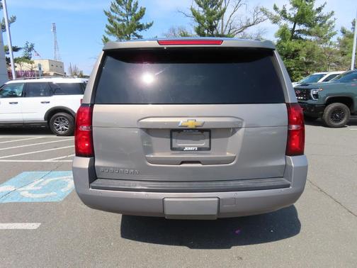 Pepperdust Metallic 2017 Chevrolet Suburban LT