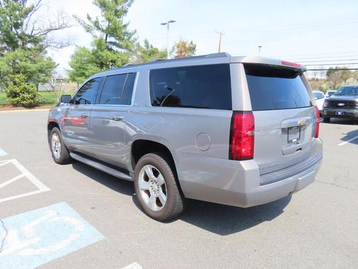 Pepperdust Metallic 2017 Chevrolet Suburban LT