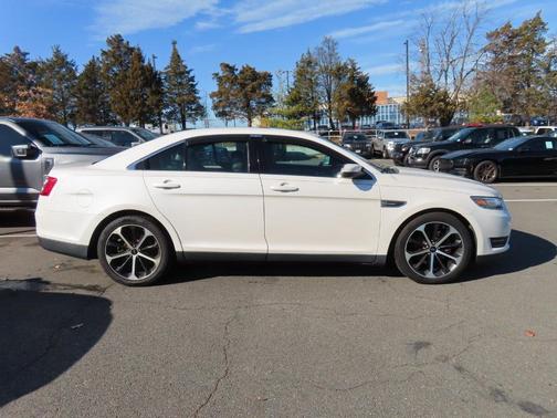 2015 Ford Taurus SEL