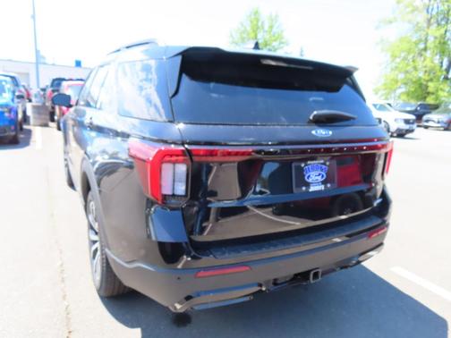 Agate Black Metallic 2026 Ford Explorer ST-Line