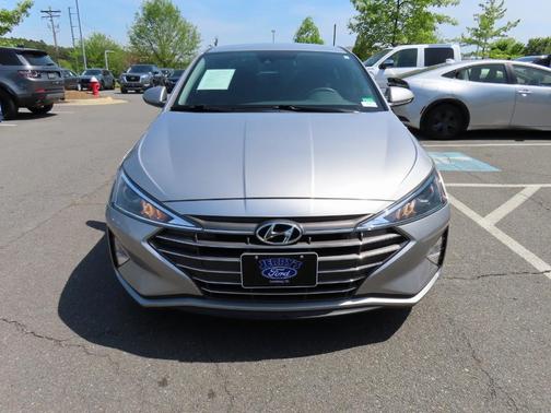 2020 Hyundai ELANTRA SE