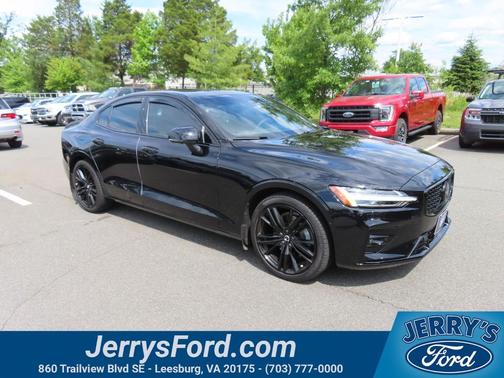 Onyx Black Metallic 2024 Volvo S60 B5 Plus Black Edition