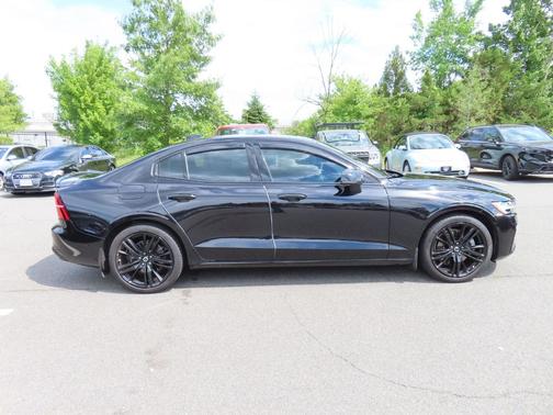 Onyx Black Metallic 2024 Volvo S60 B5 Plus Black Edition