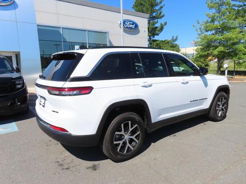 Bright White Clearcoat 2025 Jeep Grand Cherokee Limited