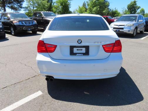 Alpine White 2011 BMW 328 i