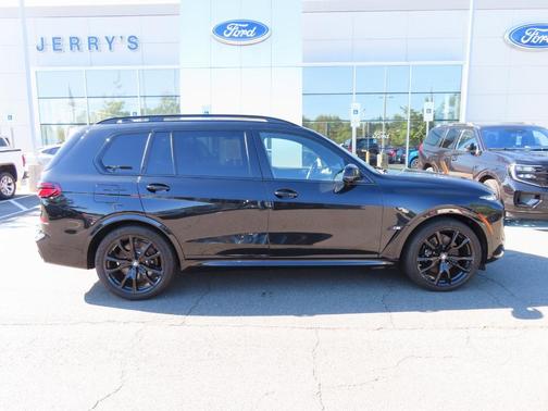 2024 BMW X7 M60i