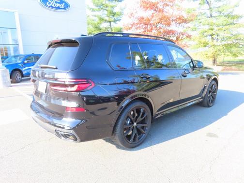 2024 BMW X7 M60i