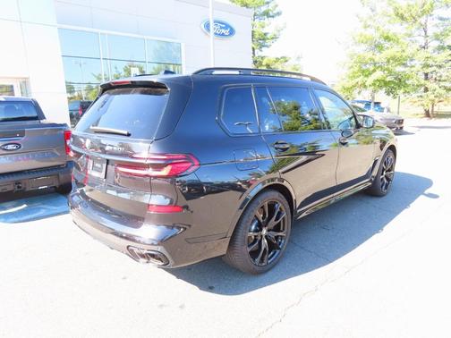2024 BMW X7 M60i